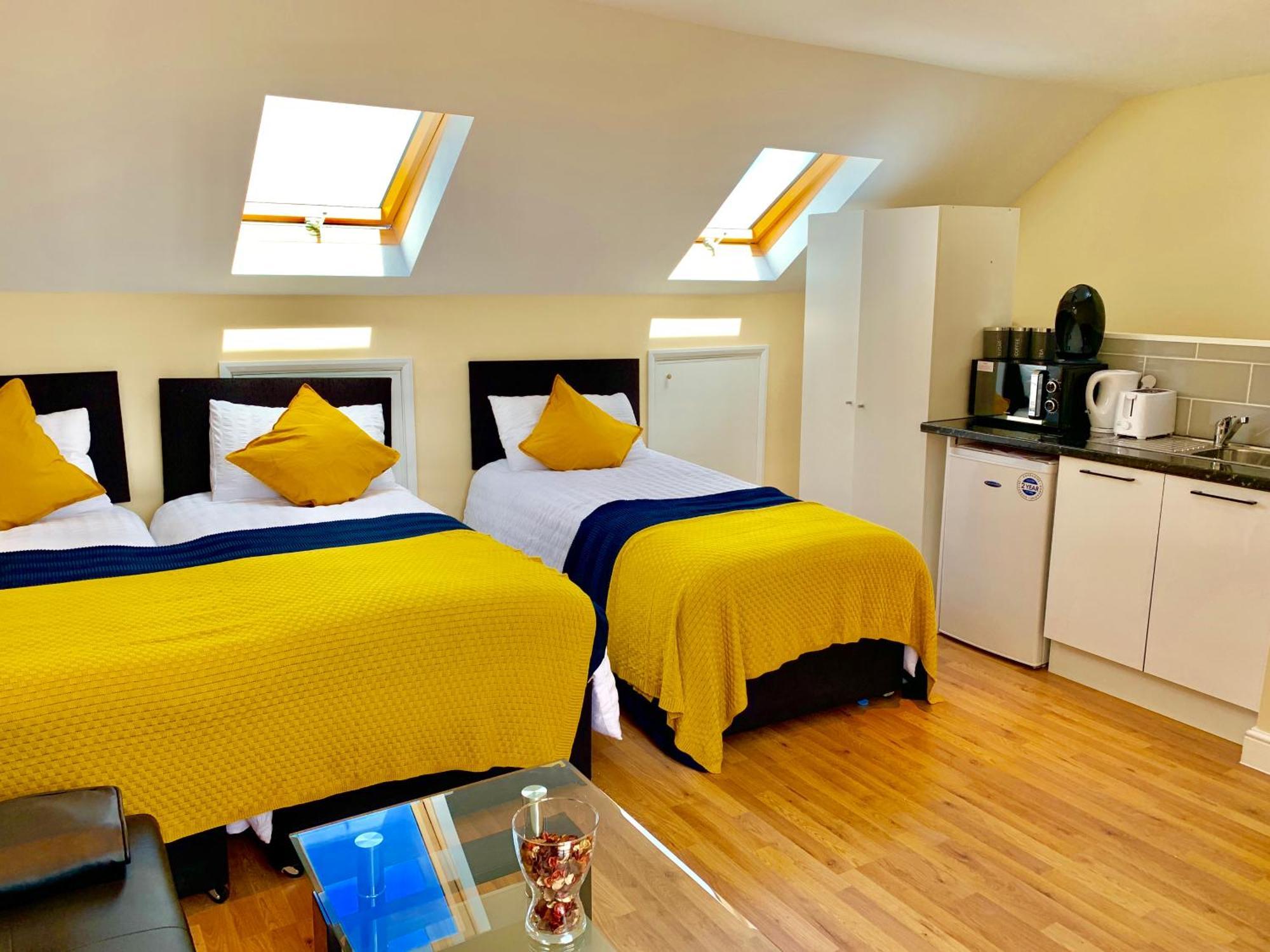 London Studio Apartments, Private Bathroom, Kitchenette, Parking, Np7 Экстерьер фото