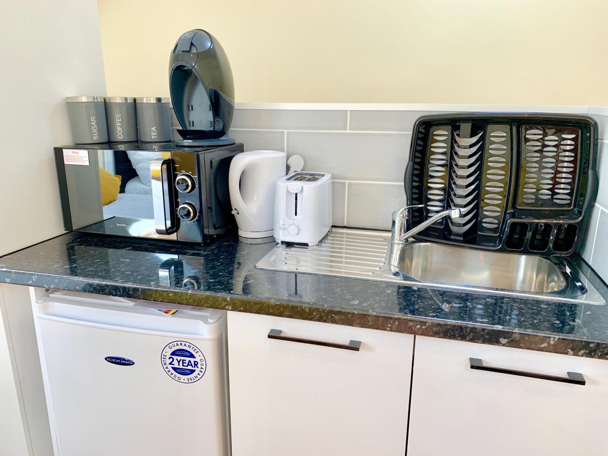 London Studio Apartments, Private Bathroom, Kitchenette, Parking, Np7 Экстерьер фото