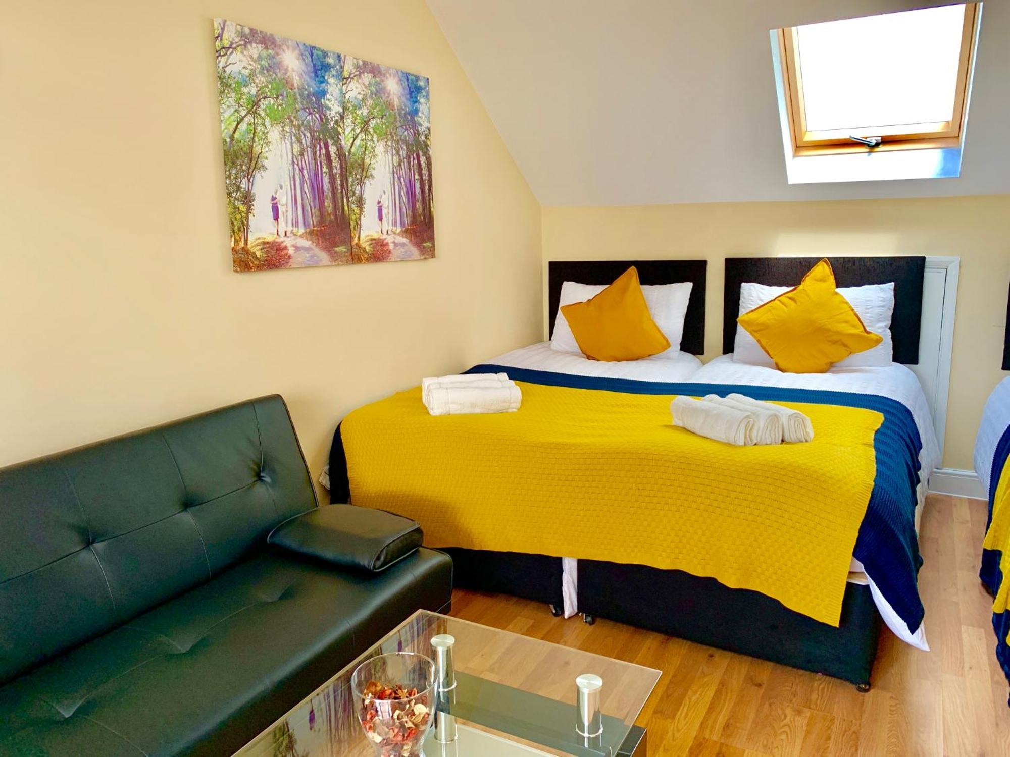 London Studio Apartments, Private Bathroom, Kitchenette, Parking, Np7 Экстерьер фото