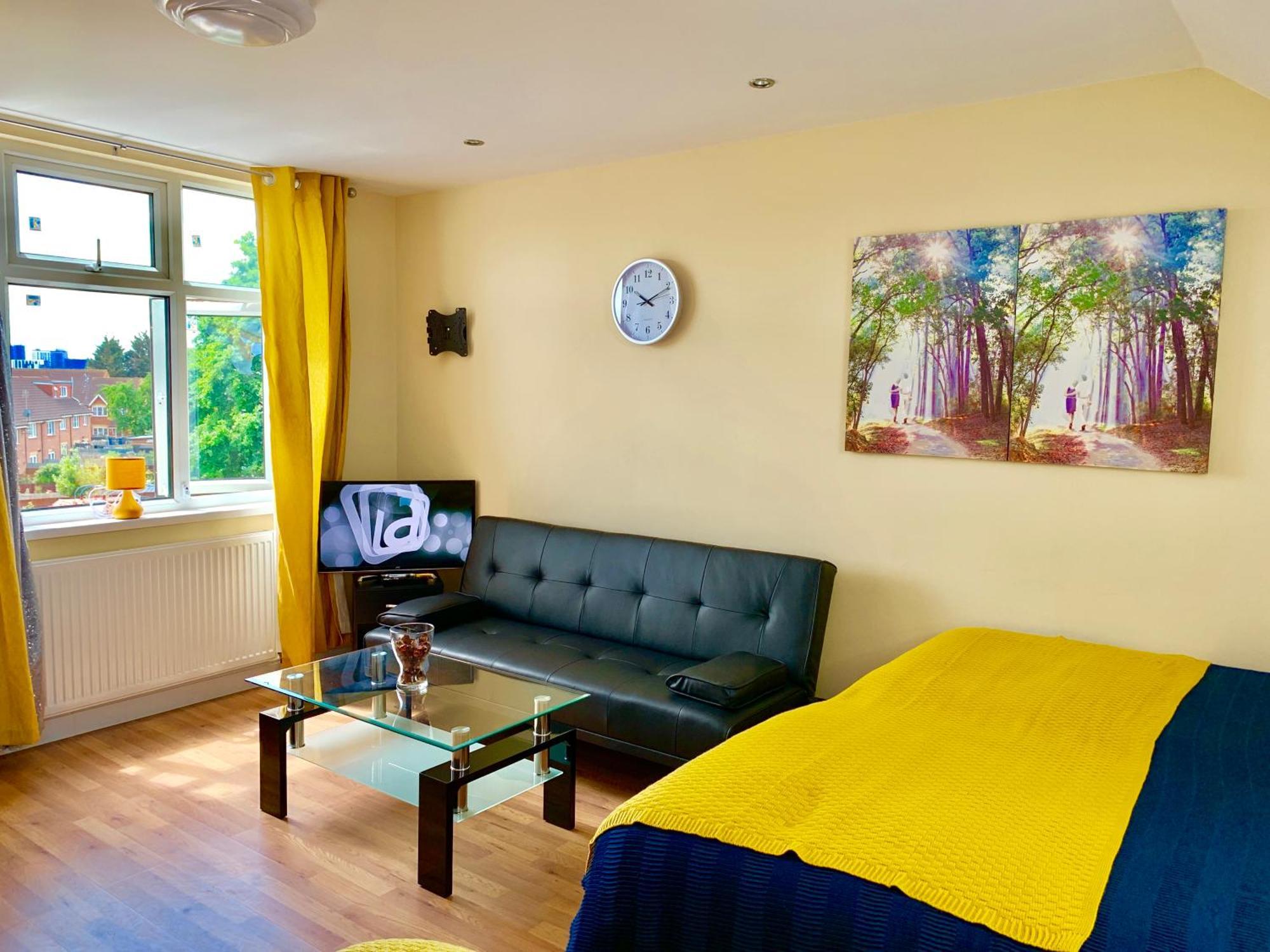 London Studio Apartments, Private Bathroom, Kitchenette, Parking, Np7 Экстерьер фото