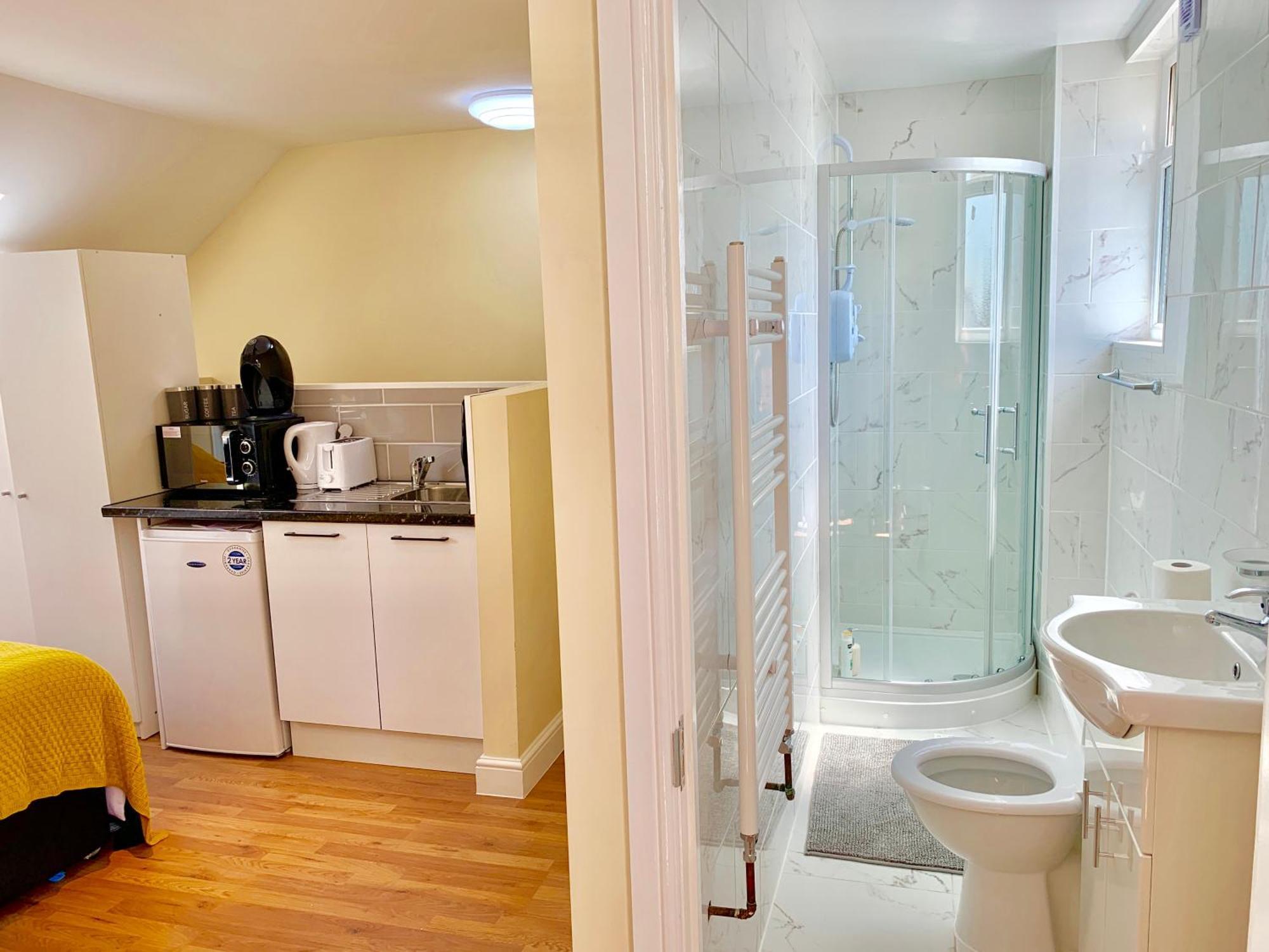 London Studio Apartments, Private Bathroom, Kitchenette, Parking, Np7 Экстерьер фото