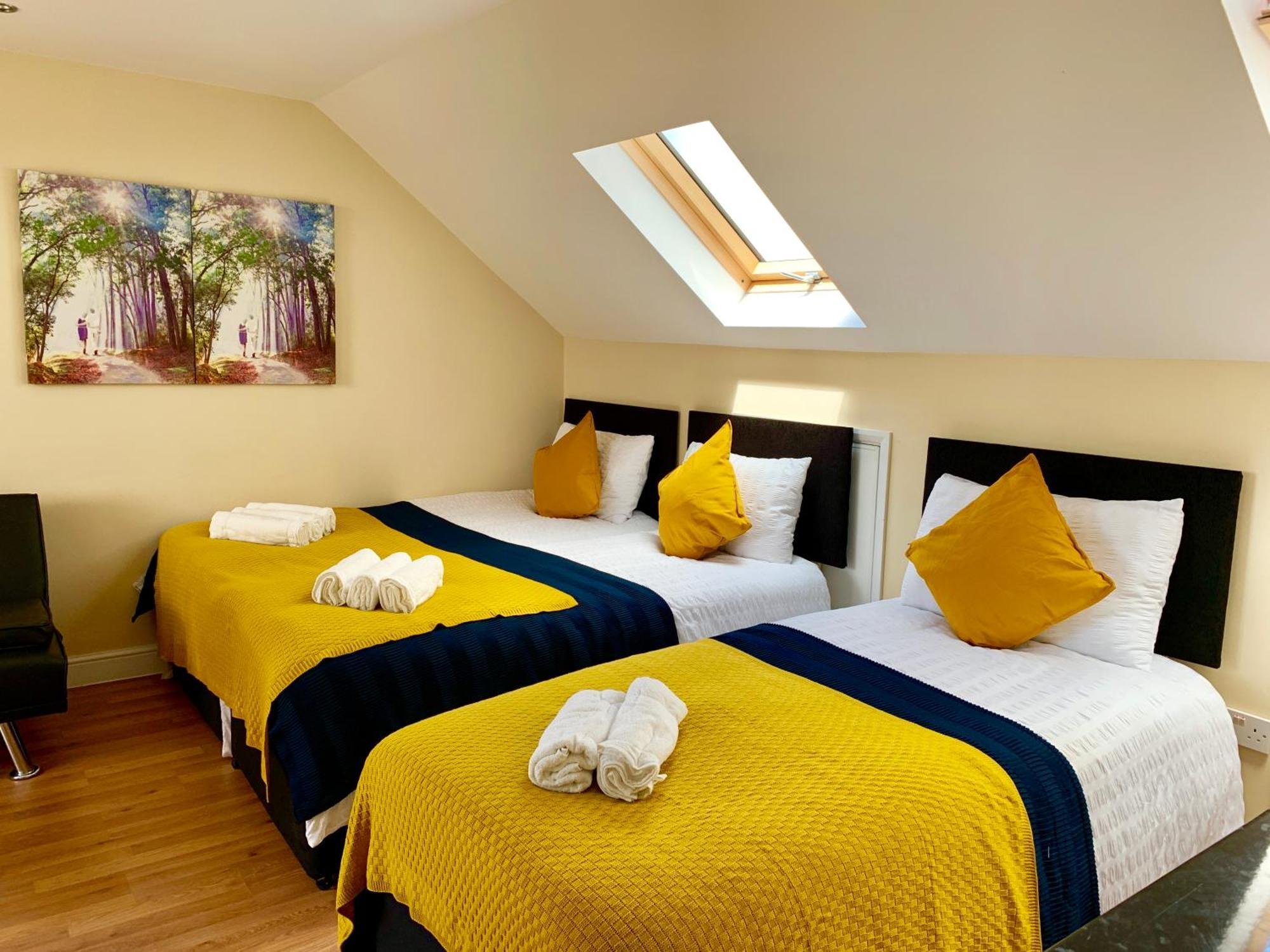 London Studio Apartments, Private Bathroom, Kitchenette, Parking, Np7 Экстерьер фото